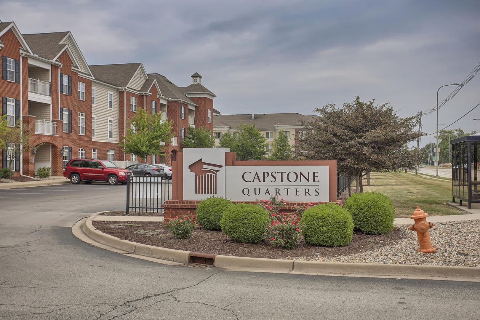 Urbana Apartment: Capstone Quarters