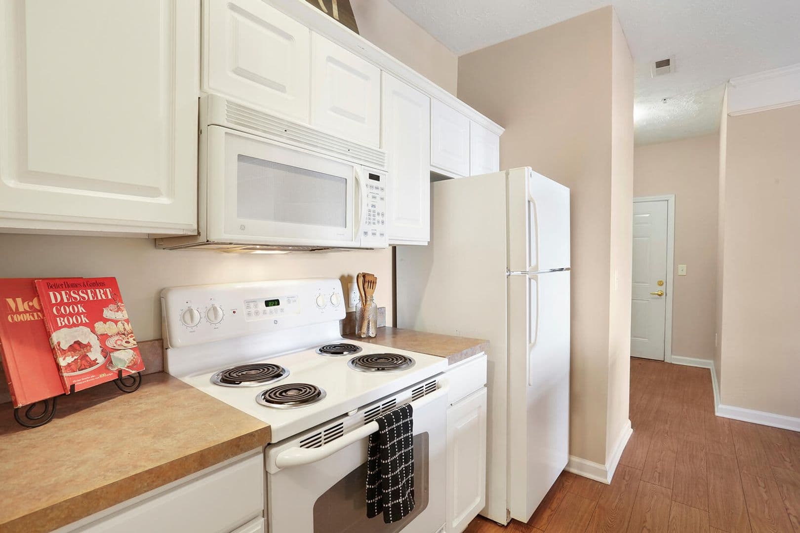 Urbana Apartment: Capstone Quarters