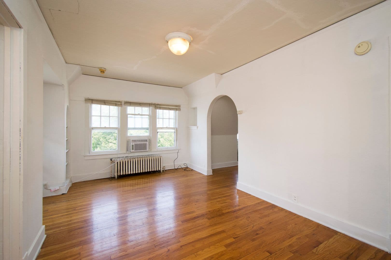Urbana Apartment: 402 S. Race St