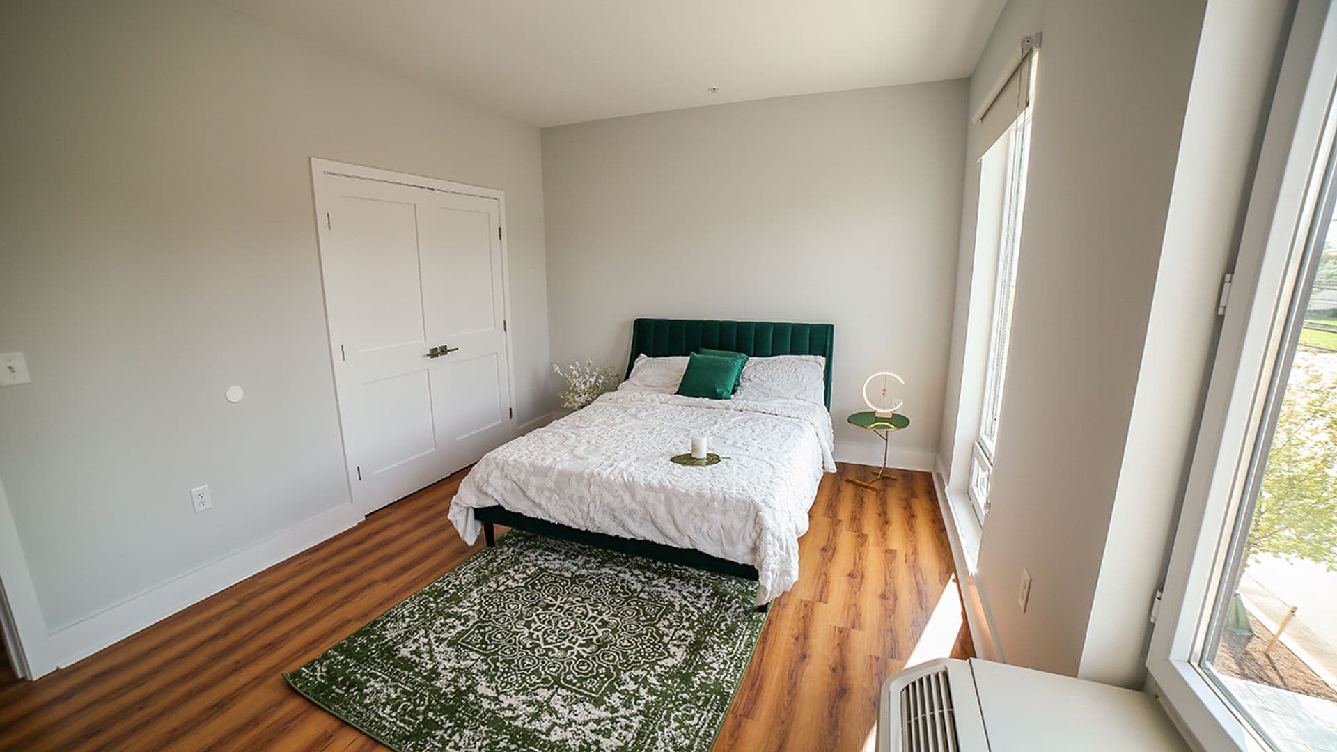 Linden Apartment: 1140 E. Saint Georges Ave