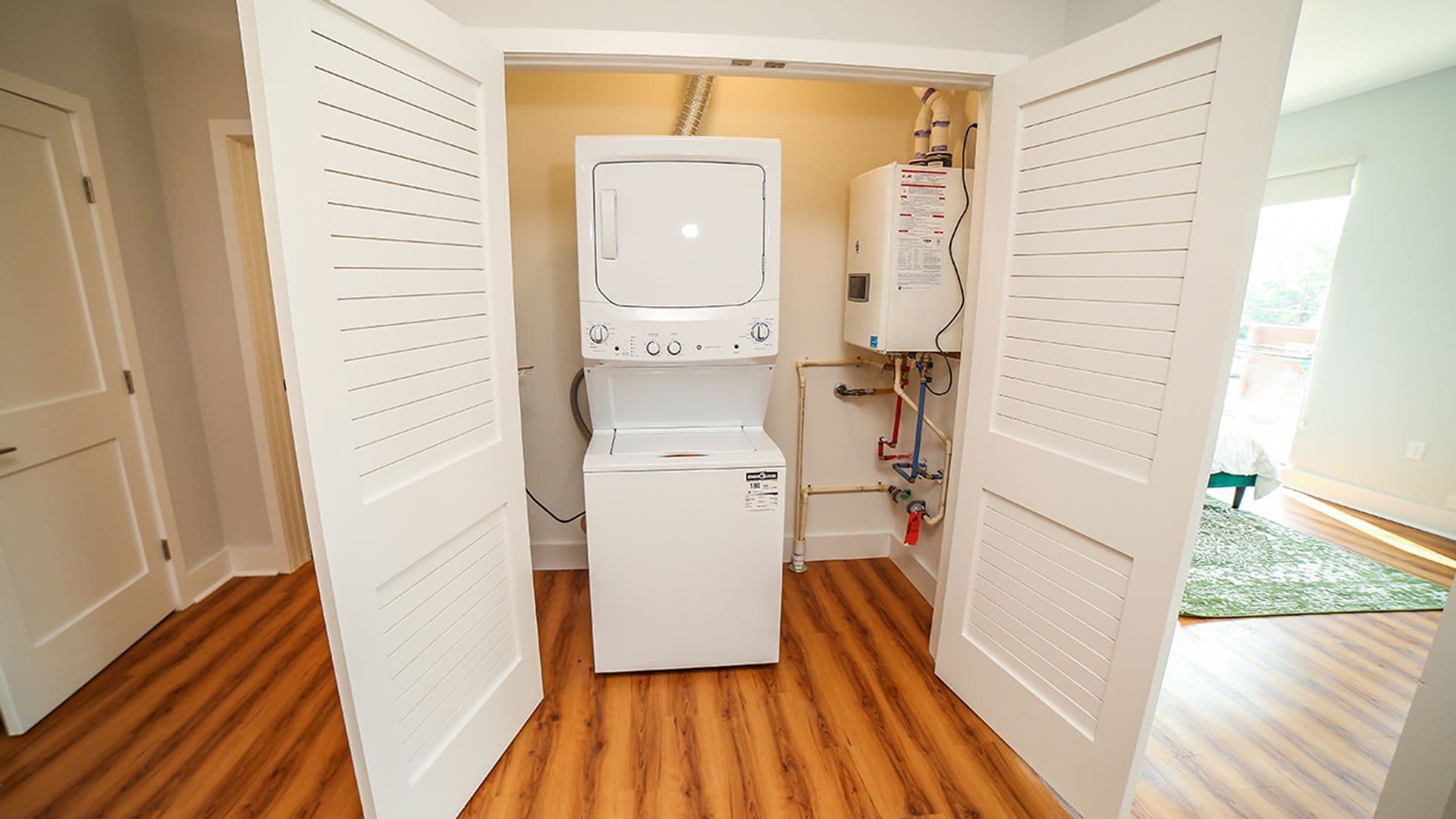 Linden Apartment: 1120 E. Saint Georges Ave