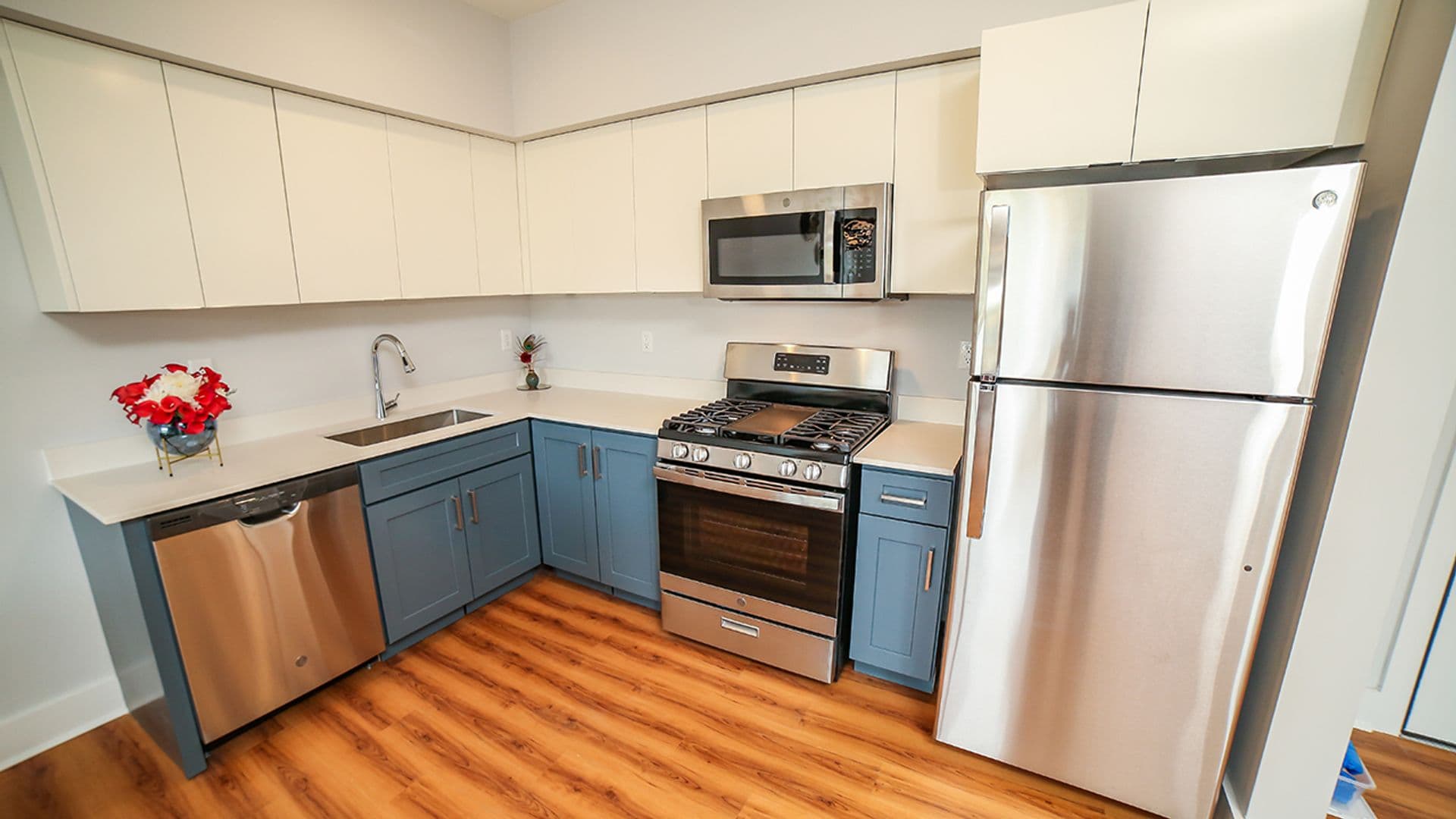 Linden Apartment: 1140 E. Saint Georges Ave