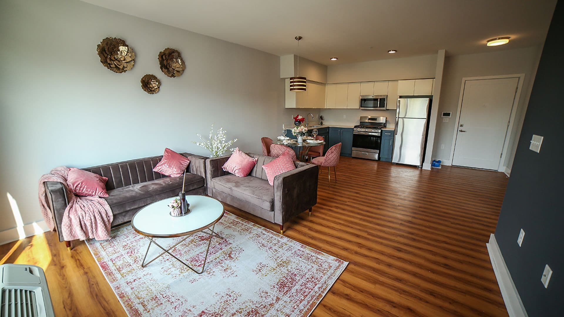 Linden Apartment: 1120 E. Saint Georges Ave