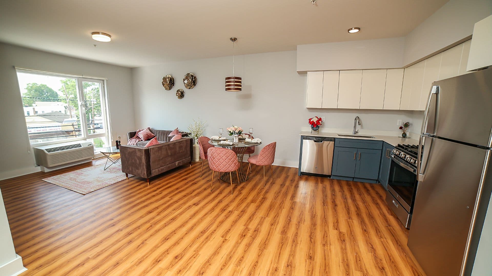 Linden Apartment: 1120 E. Saint Georges Ave