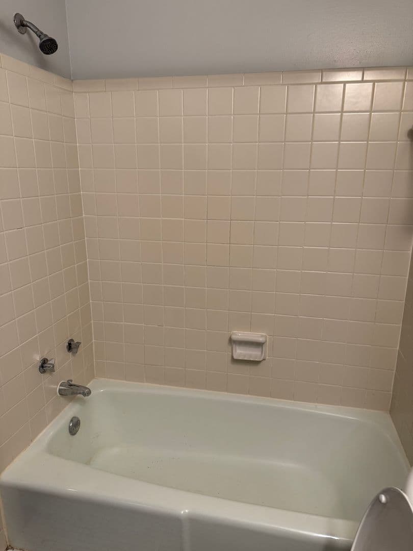 St Paul Apartment: 1905 Wilson Ave E