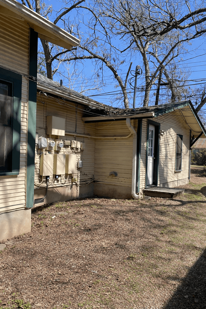 Austin Apartment: 4213 Avenue C