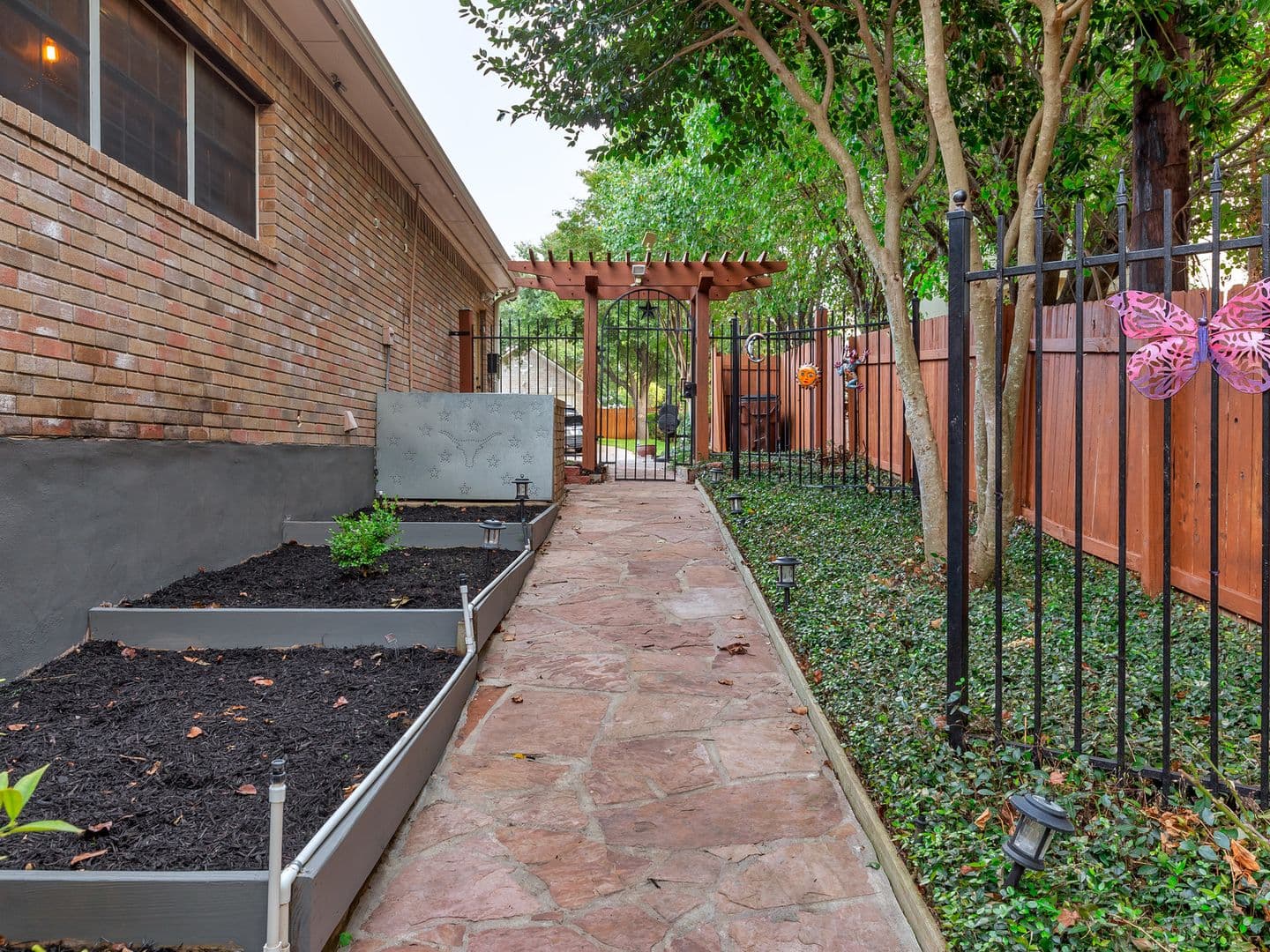 Round Rock House: 1900 Red Rock Dr