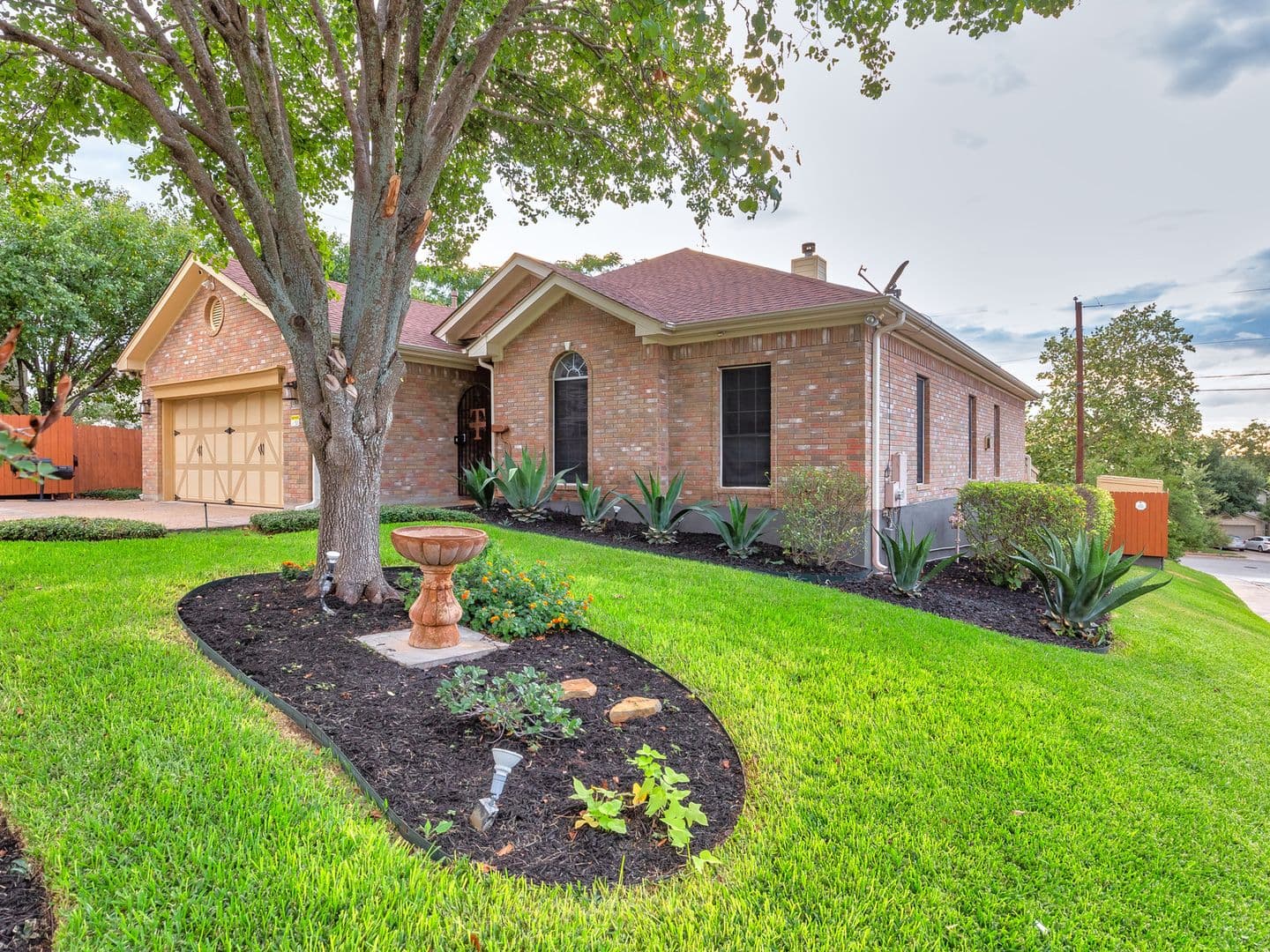 Round Rock House: 1900 Red Rock Dr