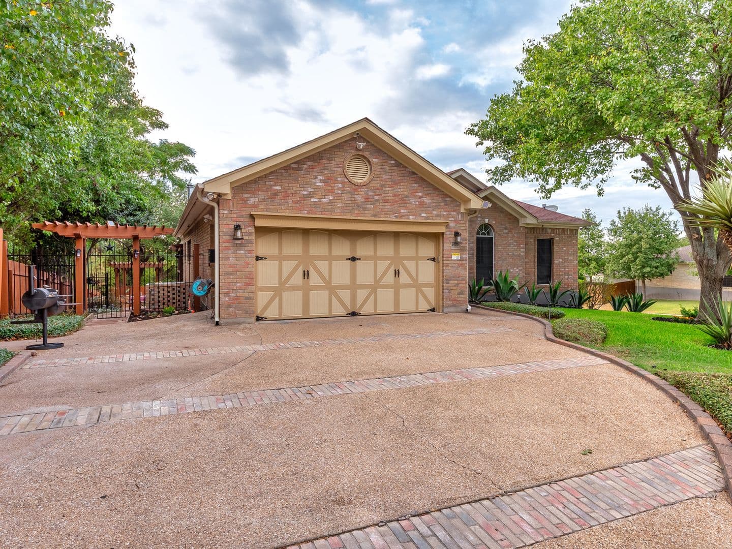 Round Rock House: 1900 Red Rock Dr