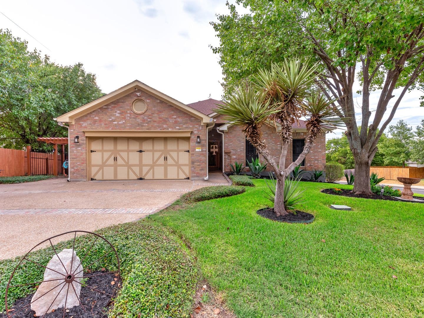 Round Rock House: 1900 Red Rock Dr