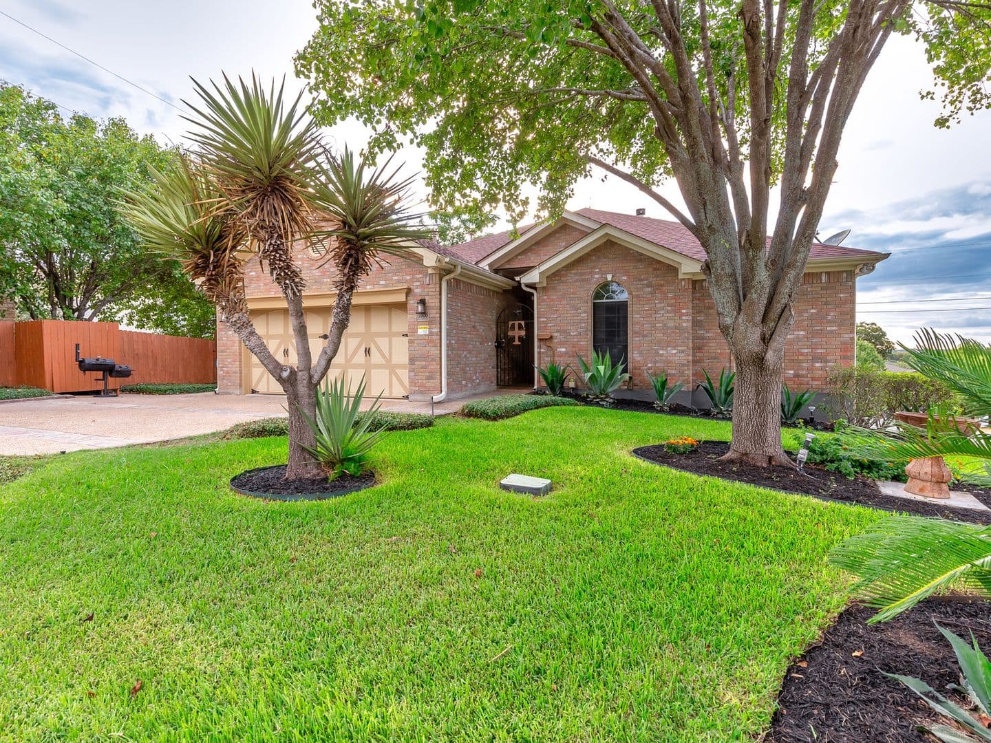Round Rock House: 1900 Red Rock Dr