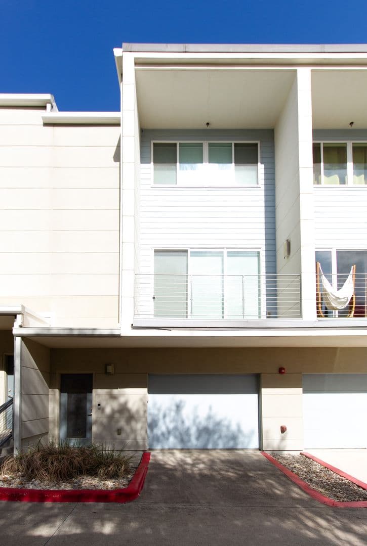 AUSTIN House: 604 N BLUFF DR