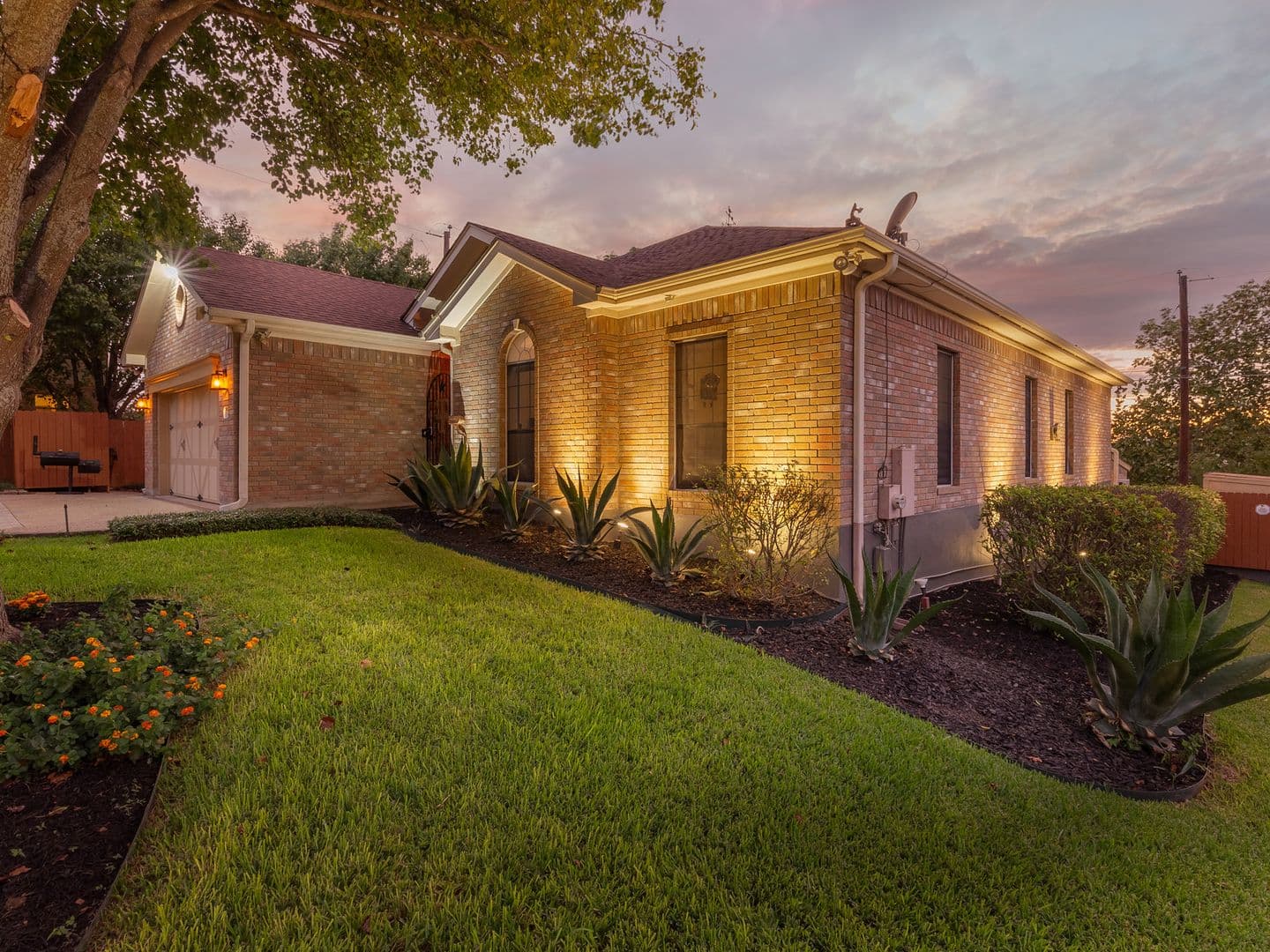 Round Rock House: 1900 Red Rock Dr