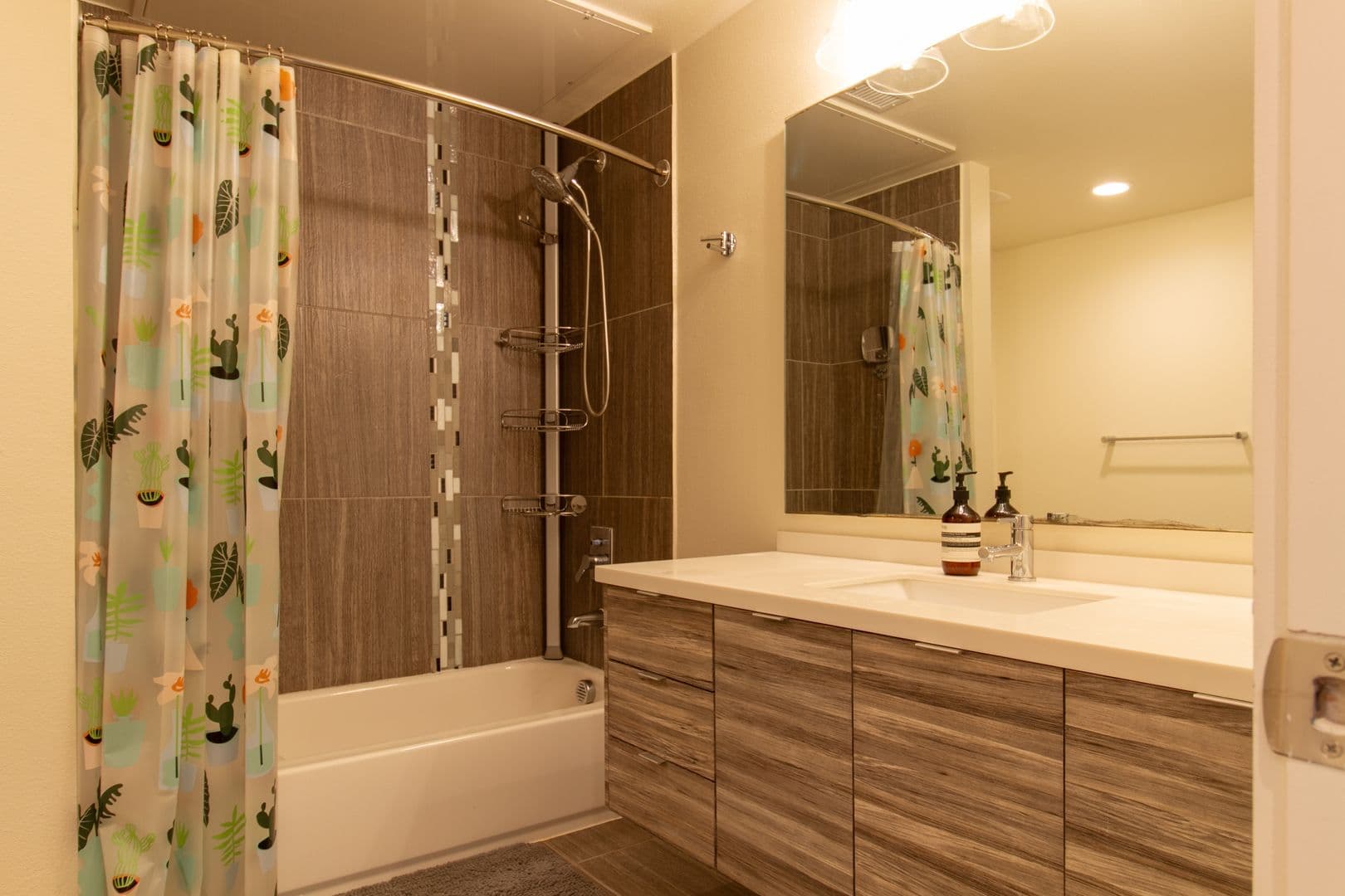 AUSTIN House: 604 N BLUFF DR