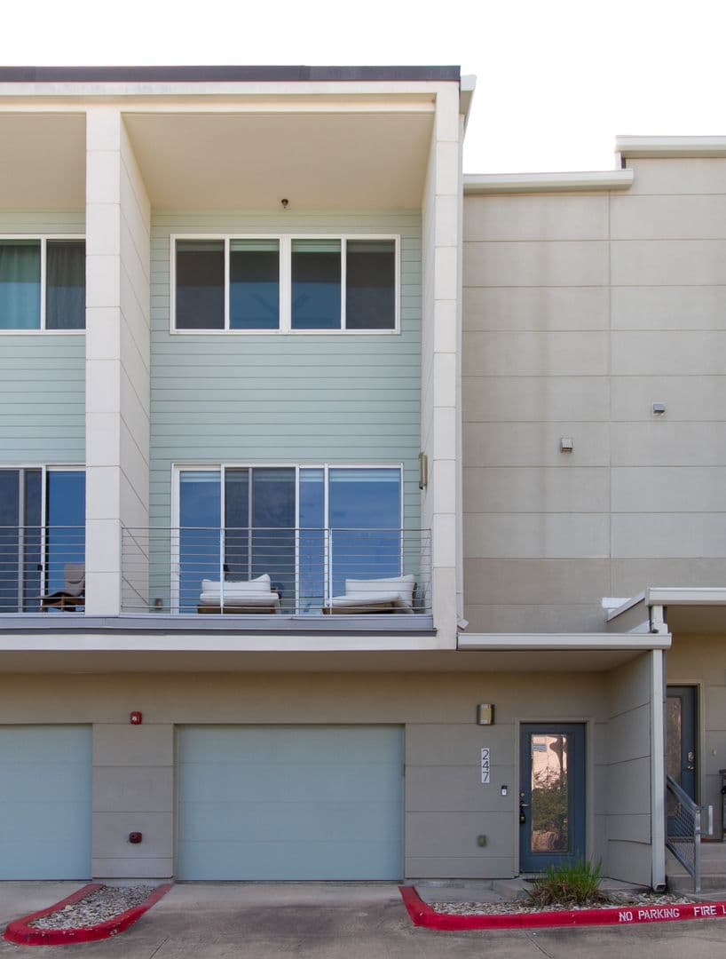 AUSTIN House: 604 N BLUFF DR