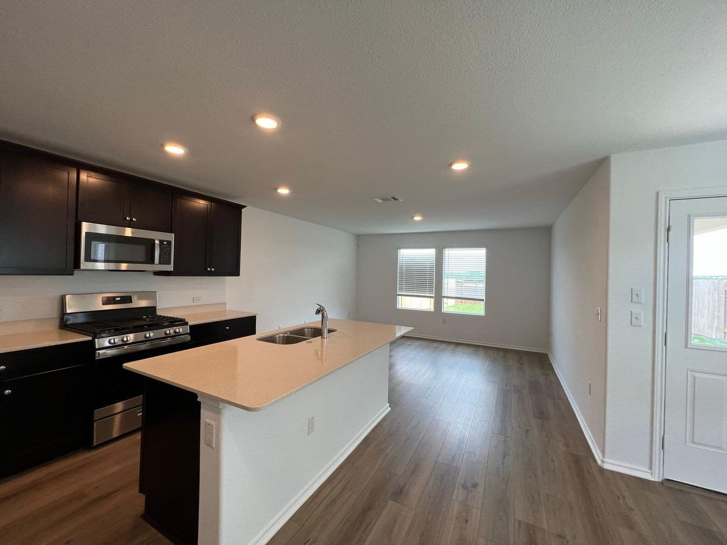 Delvalle House: 12204 Scarlet way