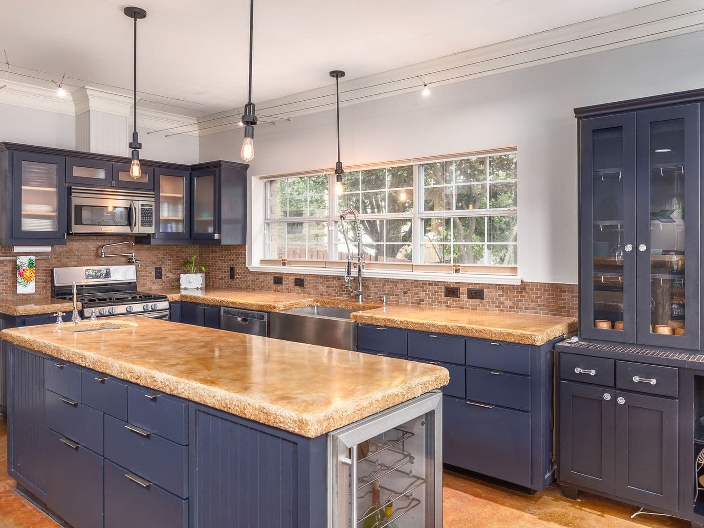 Round Rock House: 1900 Red Rock Dr