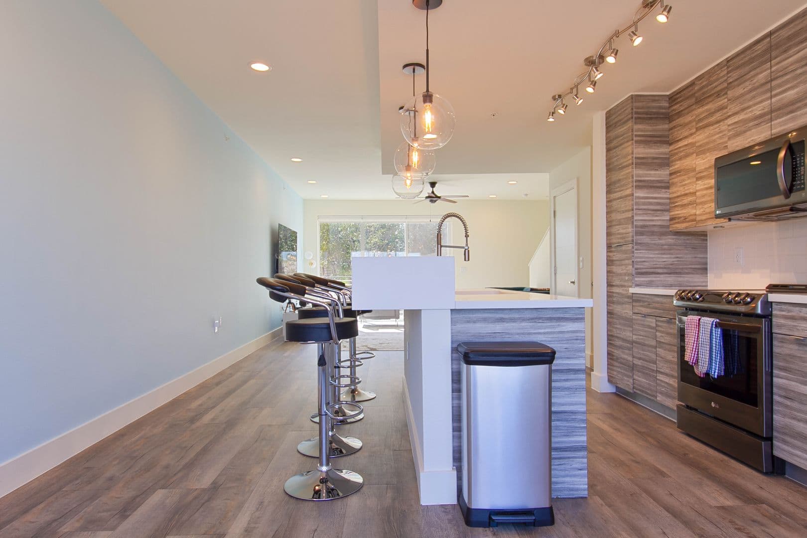 AUSTIN House: 604 N BLUFF DR