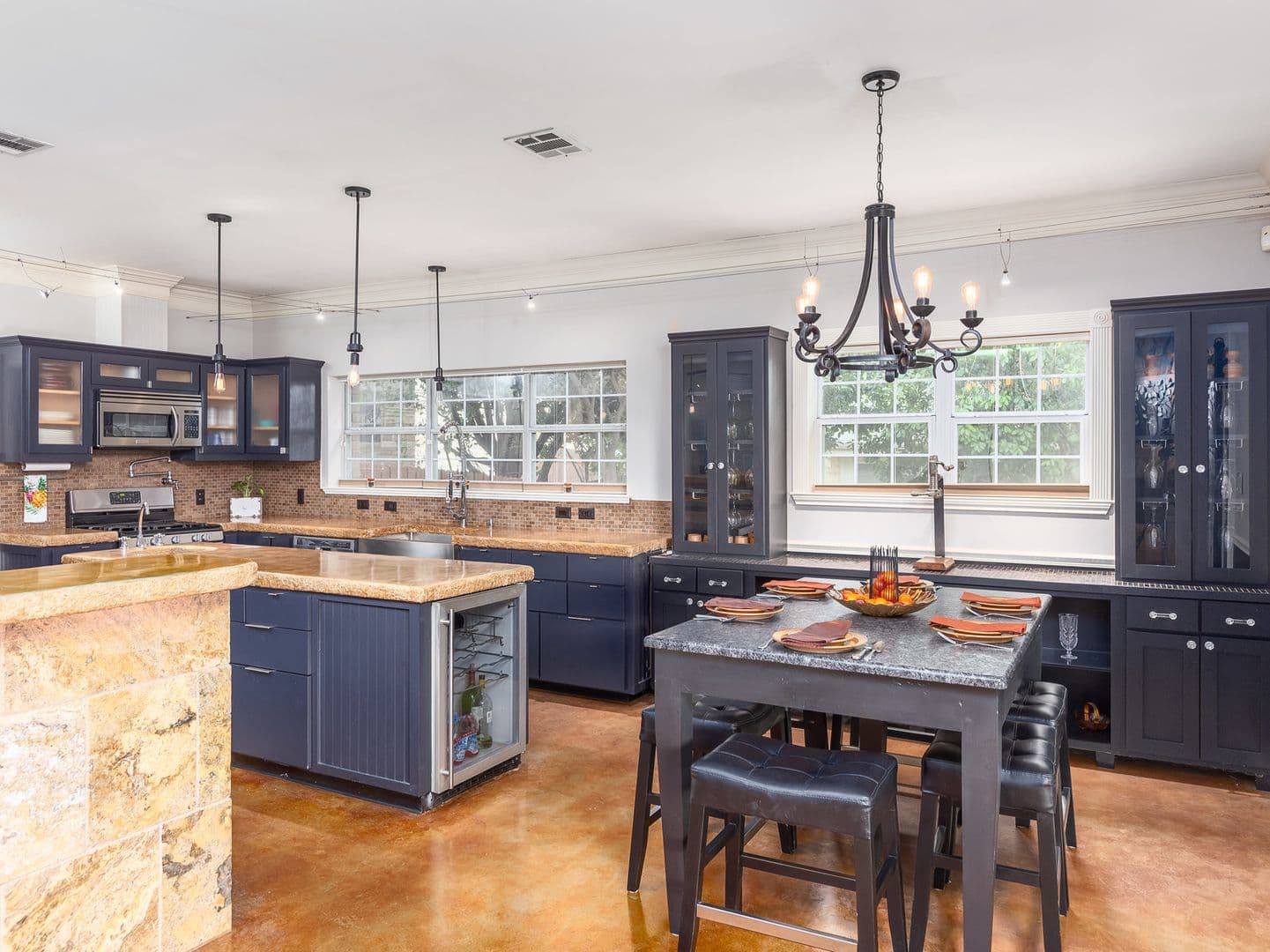 Round Rock House: 1900 Red Rock Dr