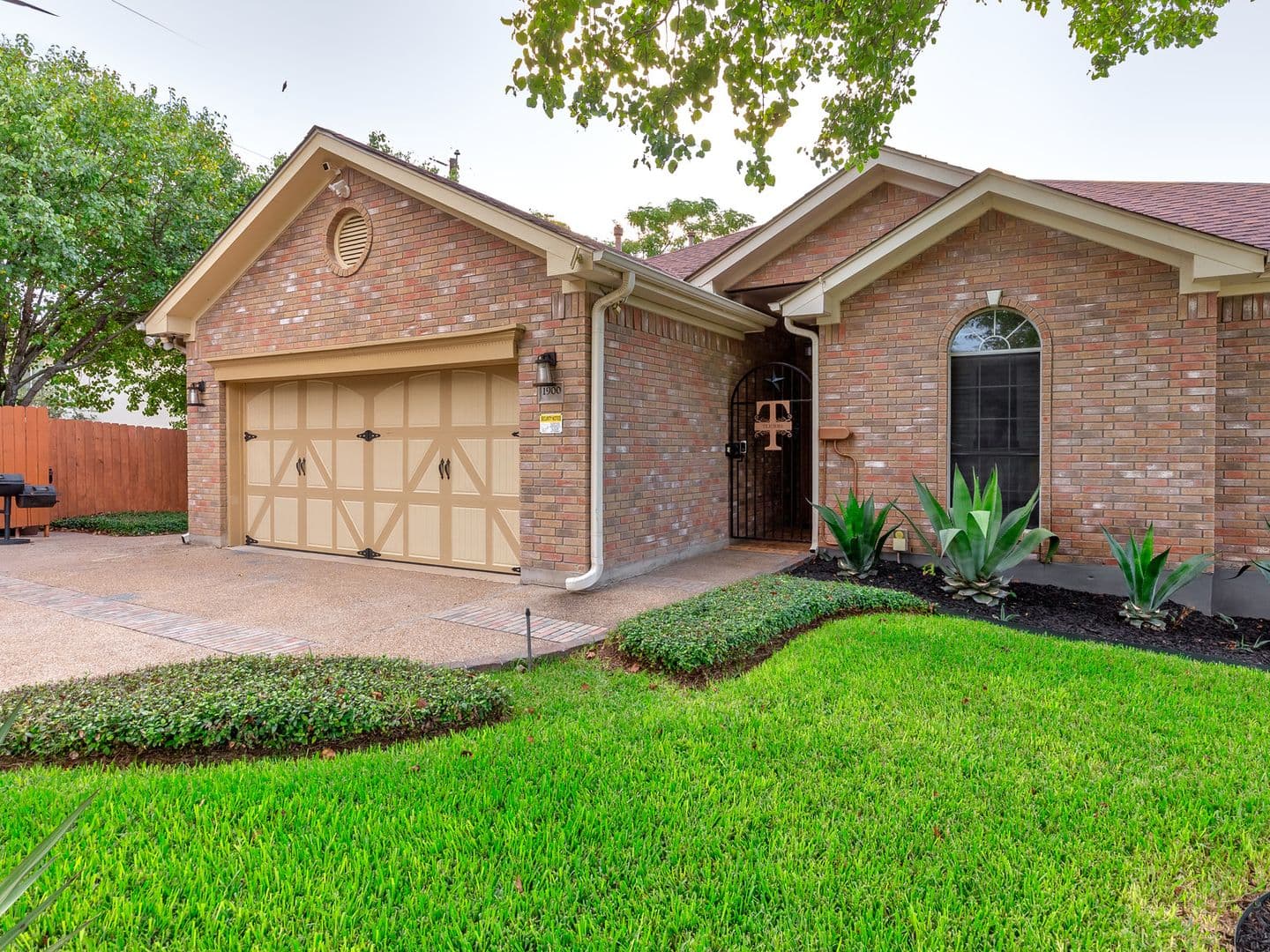 Round Rock House: 1900 Red Rock Dr