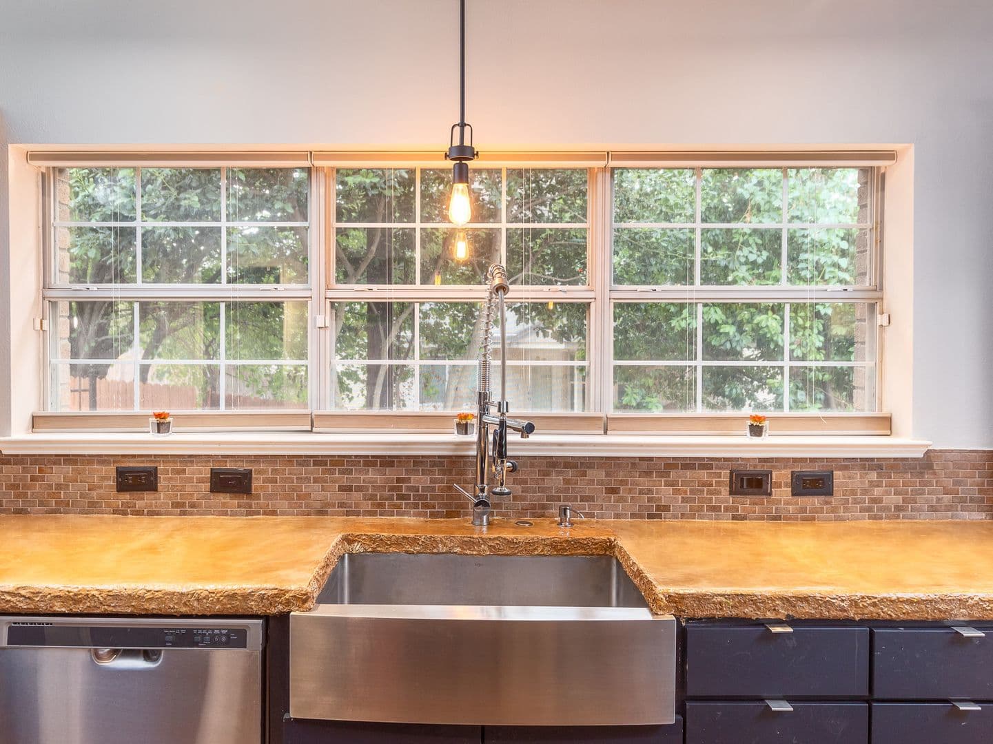 Round Rock House: 1900 Red Rock Dr