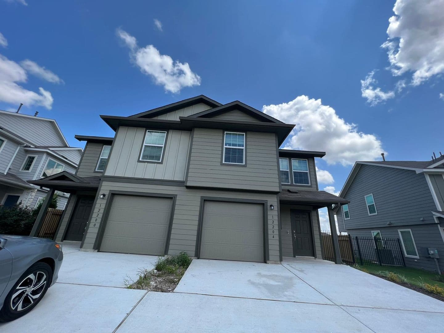 Delvalle House: 12204 Scarlet way