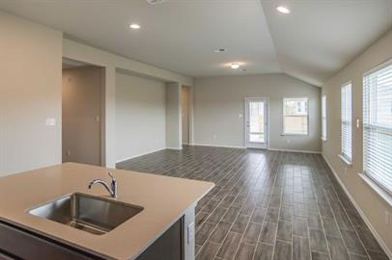 San Marcos House: 204 Rollingwood Dr