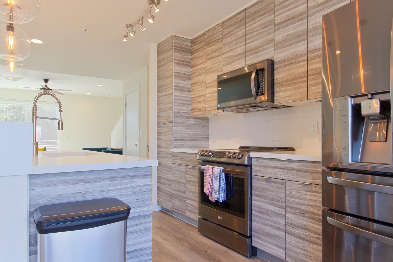 AUSTIN House: 604 N BLUFF DR
