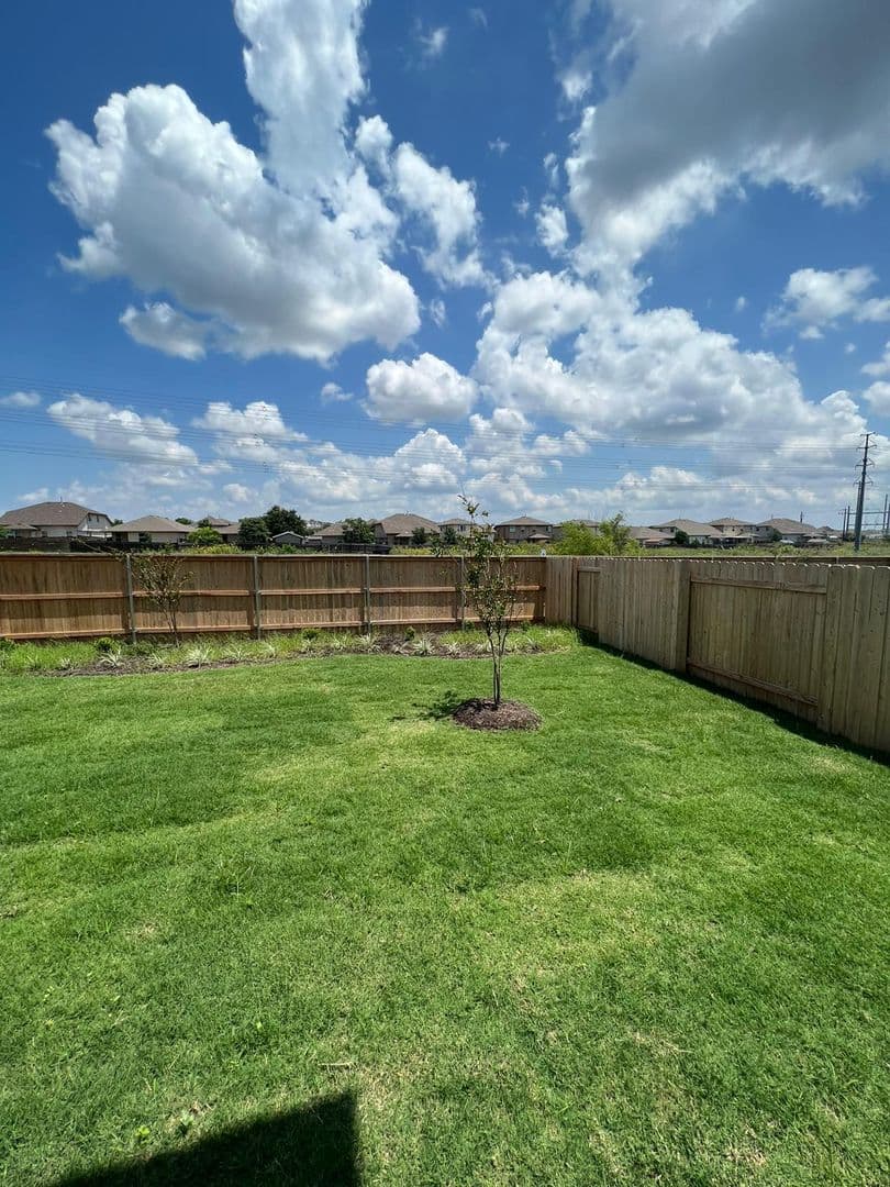 Delvalle House: 12204 Scarlet way