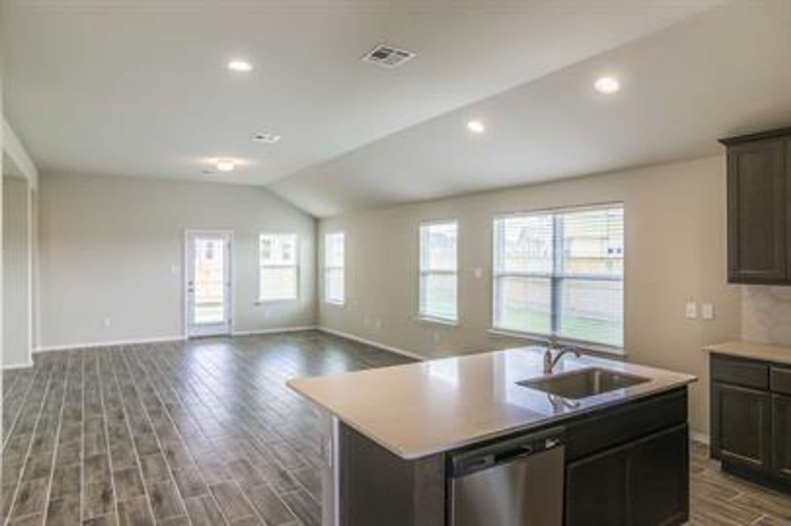 San Marcos House: 204 Rollingwood Dr