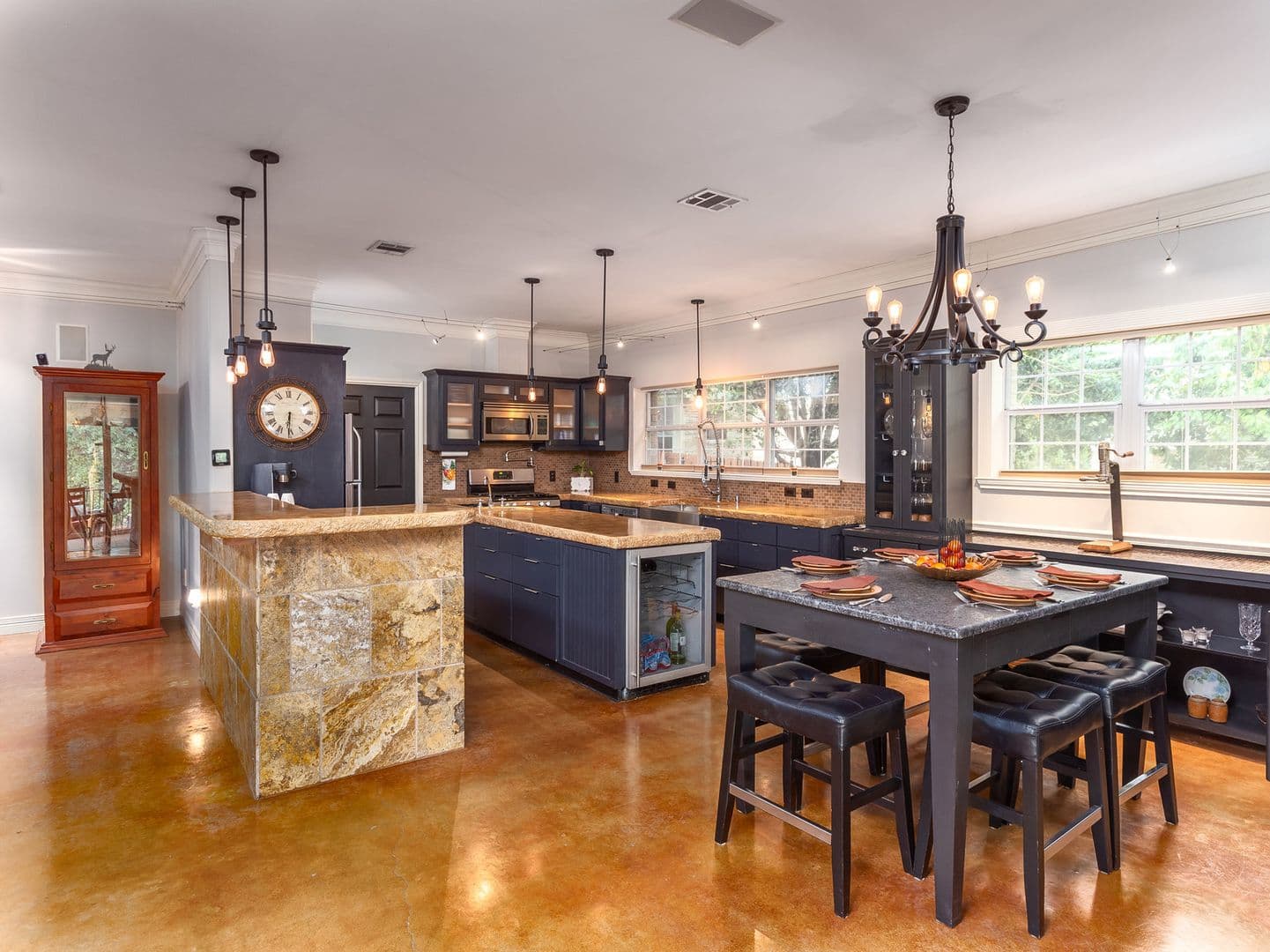 Round Rock House: 1900 Red Rock Dr