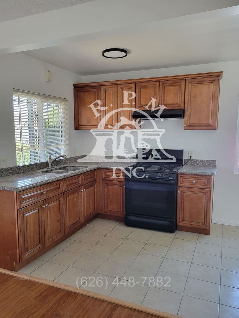 Alhambra Apartment: 816 S 6th St