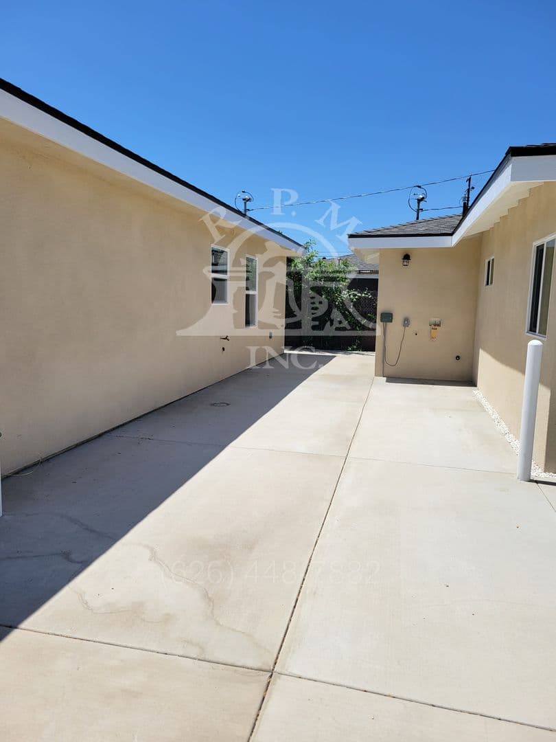 Whittier Apartment: 13872-13874 Saranac Dr