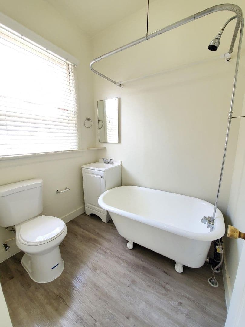 Los Angeles Apartment: 1017 W 25th Street