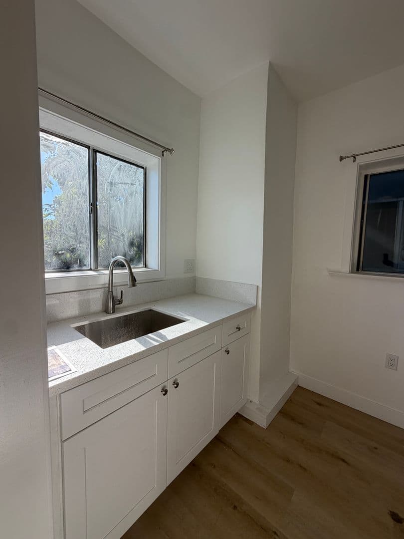Los Angeles Apartment: 1663 W. 11th Place