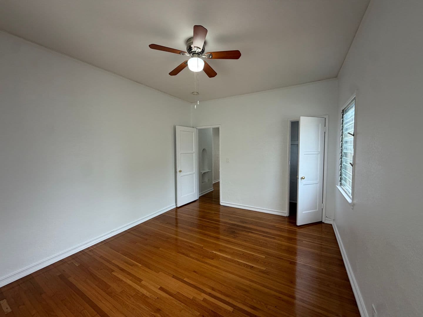 Los Angeles Apartment: 4269 Garthwaite Ave.
