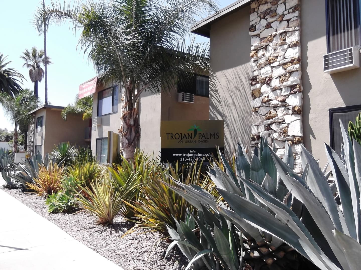 Los Angeles Apartment: 1115-1129 W. 30th Street
