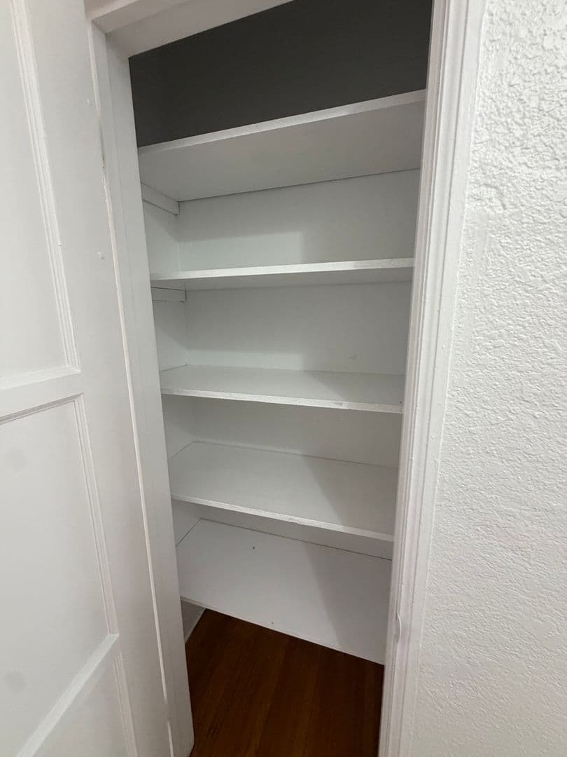 Los Angeles Apartment: 4269 Garthwaite Ave.