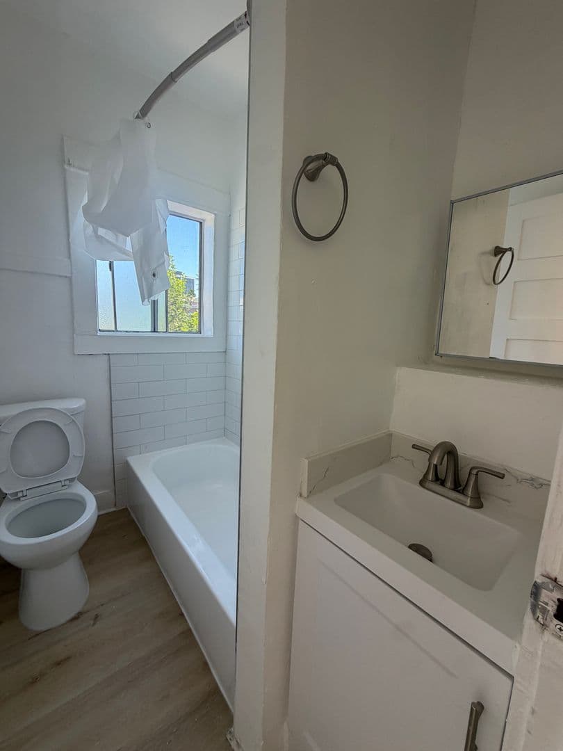 Los Angeles Apartment: 1663 W. 11th Place