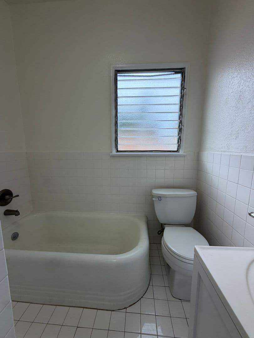 Los Angeles Apartment: 4269 Garthwaite Ave.