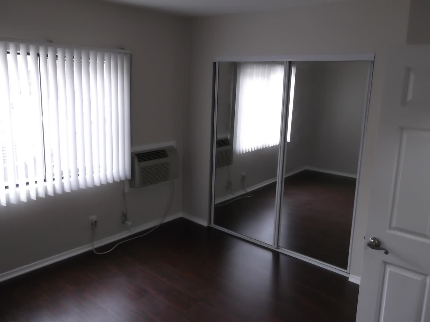 Los Angeles Apartment: 1115-1129 W. 30th Street