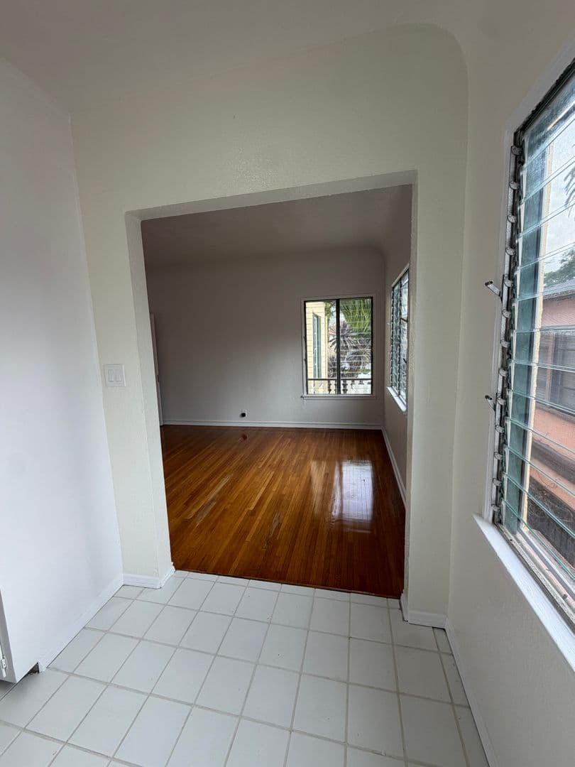 Los Angeles Apartment: 4269 Garthwaite Ave.