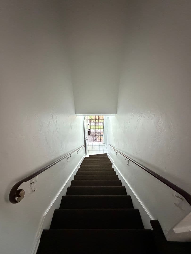 Los Angeles Apartment: 4269 Garthwaite Ave.