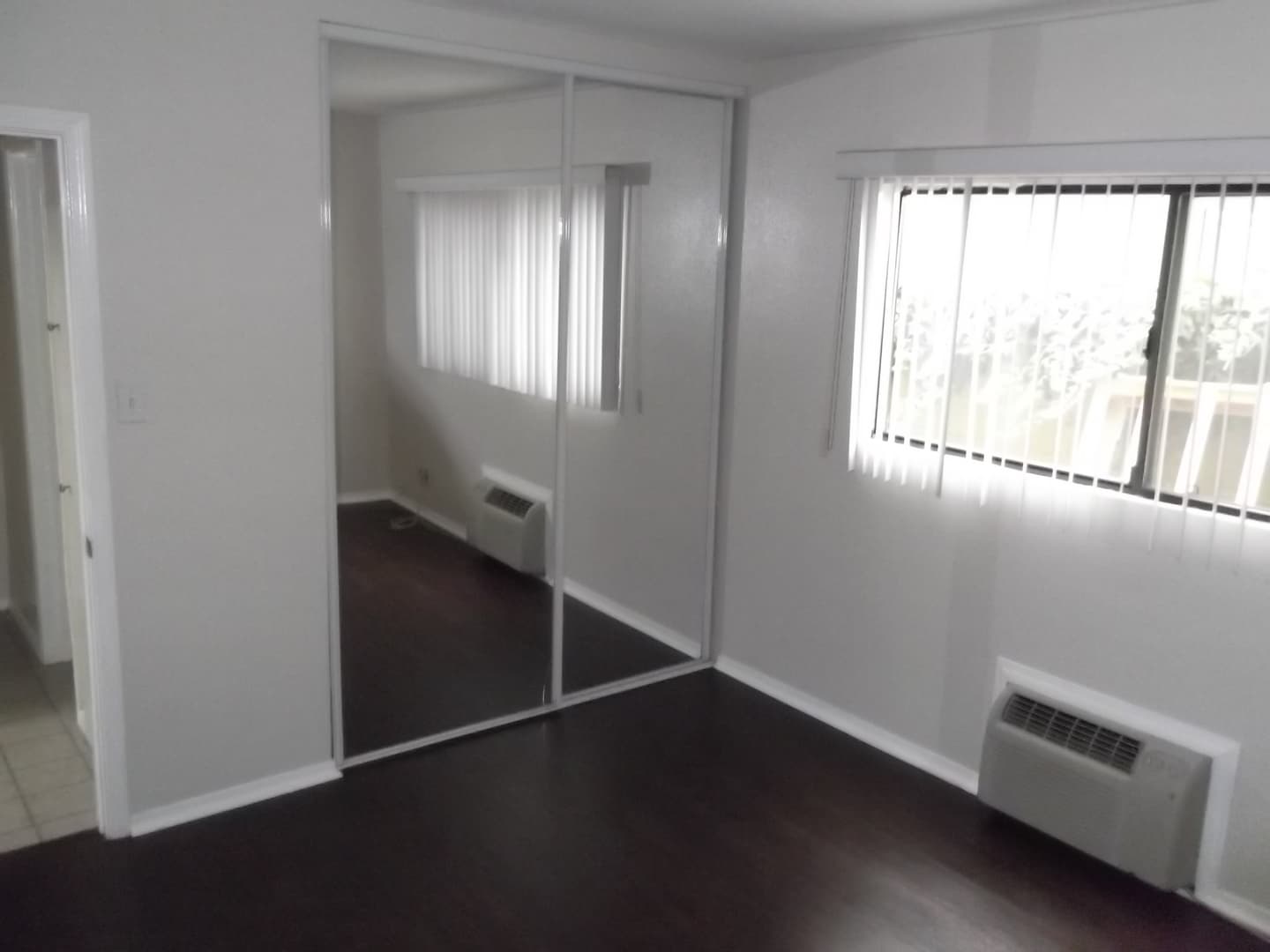 Los Angeles Apartment: 1115-1129 W. 30th Street