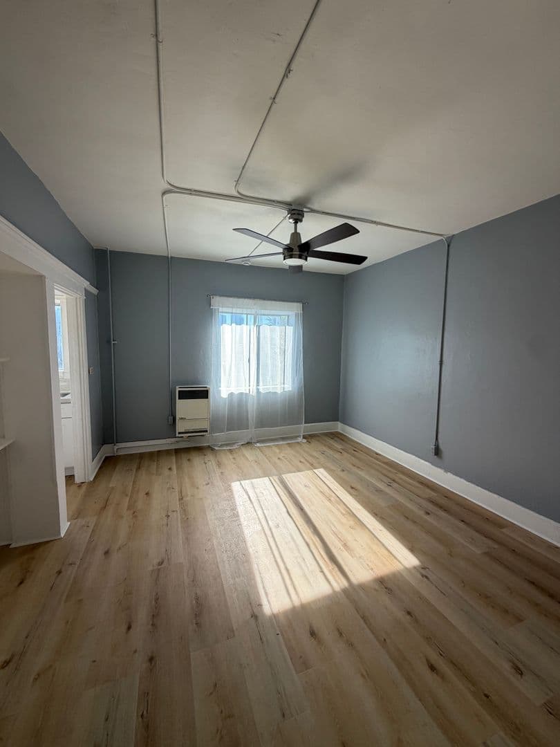 Los Angeles Apartment: 1663 W. 11th Place
