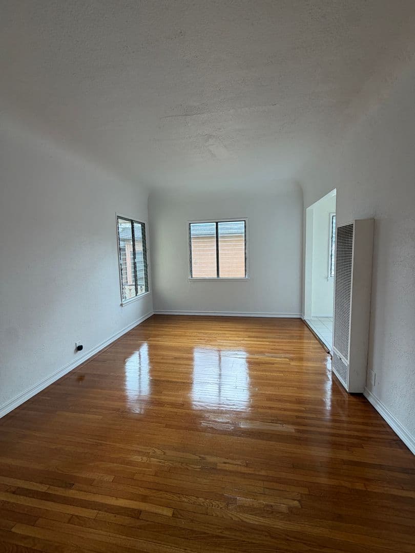 Los Angeles Apartment: 4269 Garthwaite Ave.