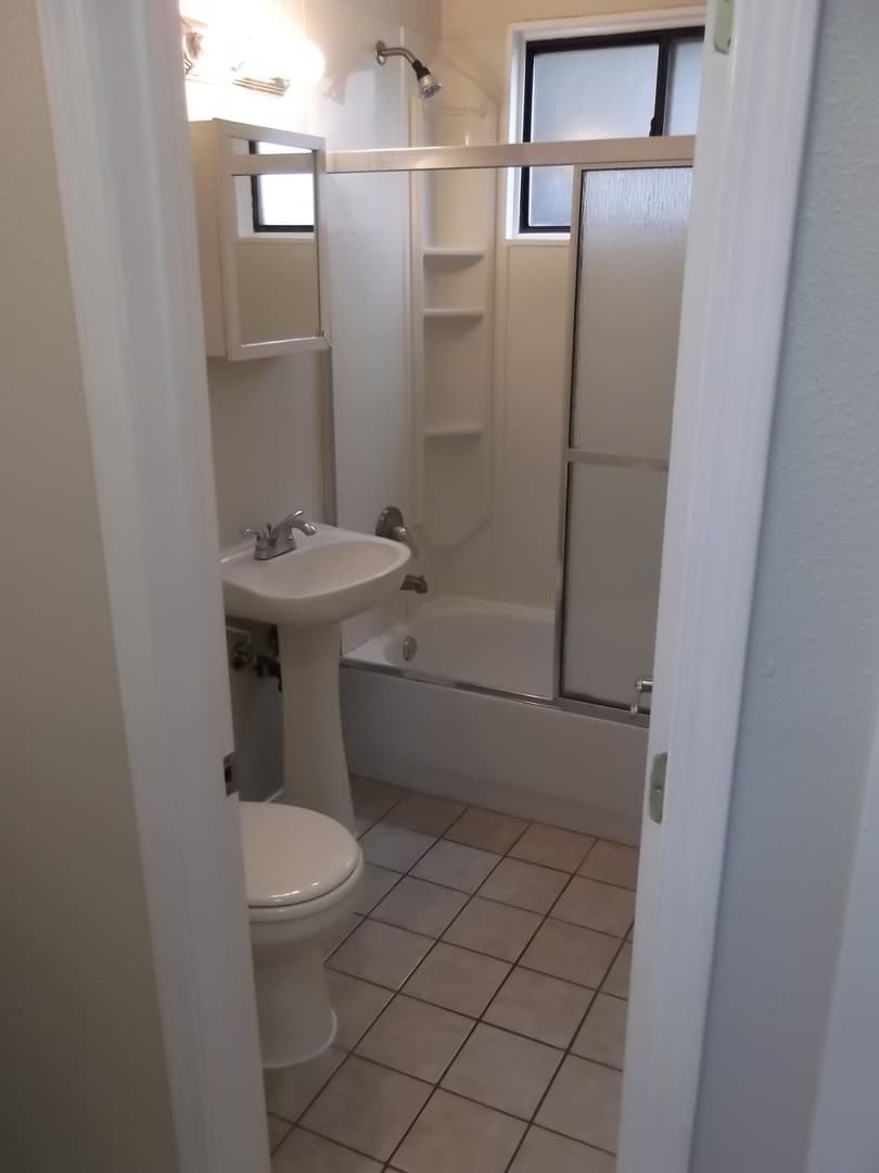 Los Angeles Apartment: 1115-1129 W. 30th Street