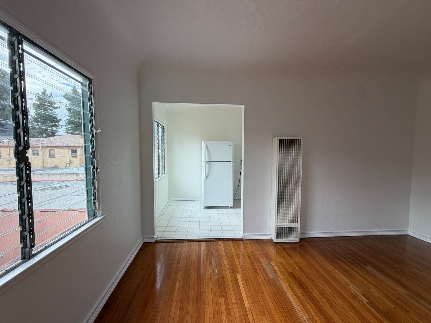 Los Angeles Apartment: 4269 Garthwaite Ave.