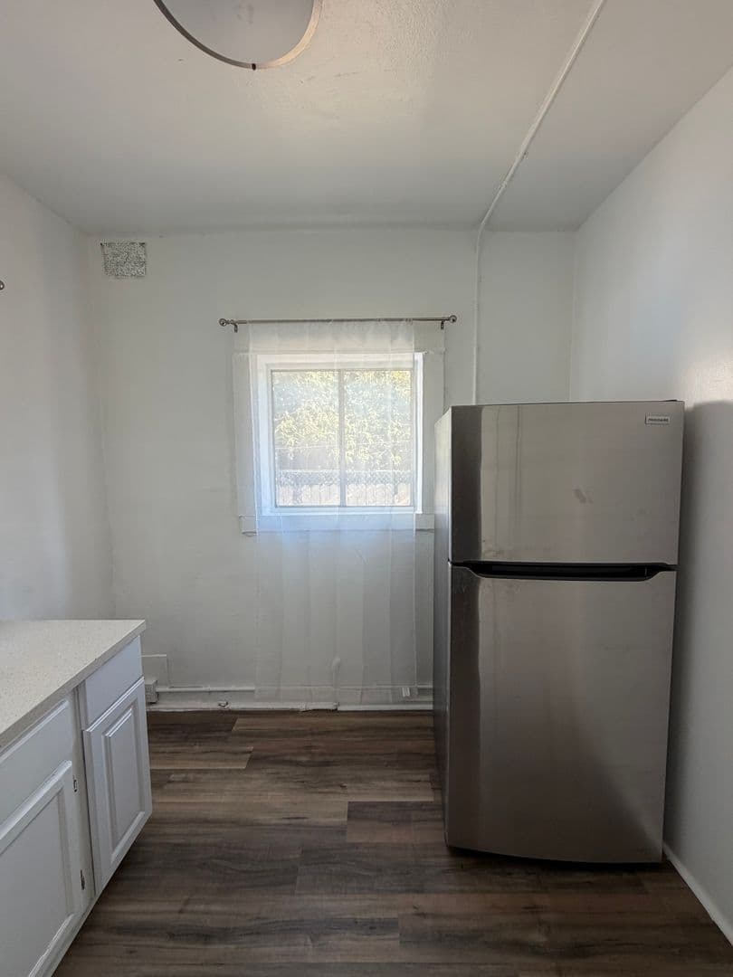 Los Angeles Apartment: 1663 W. 11th Place