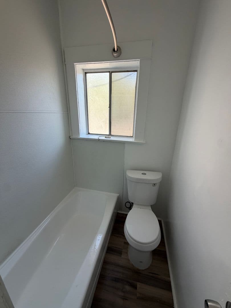 Los Angeles Apartment: 1663 W. 11th Place